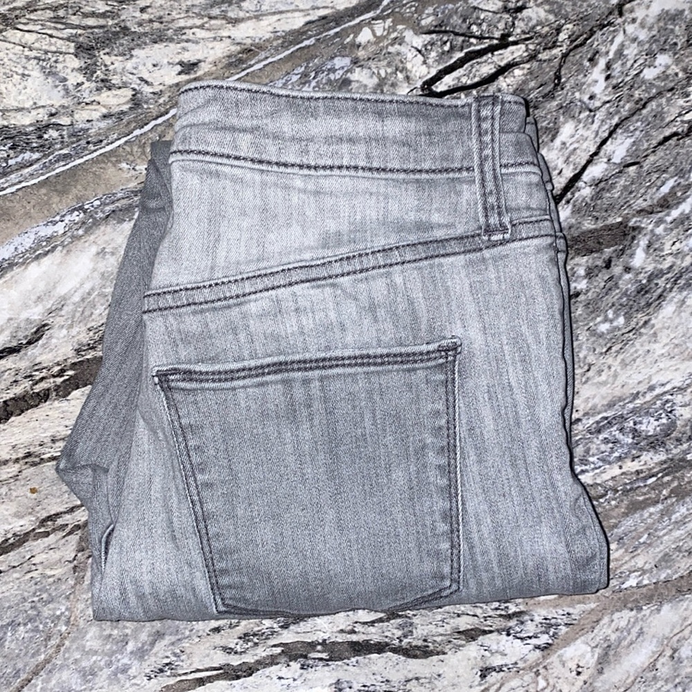 Universal Thread Gray Skinny Jeans Size 6